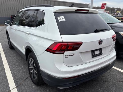 Used 2020 Volkswagen Tiguan SE w/ Panoramic Sunroof Package image 5