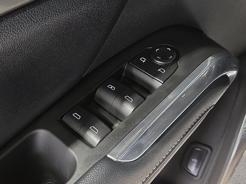 Used 2025 Chevrolet Traverse LT w/ Enhanced Driving Package FWD image 18