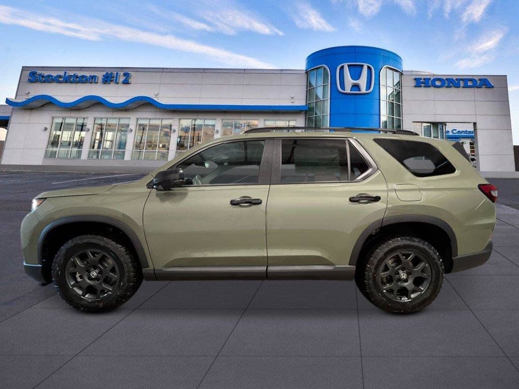 New 2026 Honda Pilot TrailSport image 2