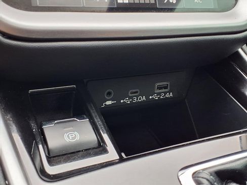 Used 2023 Subaru Outback Premium image 15