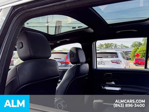 Used 2022 Mercedes-Benz GLB 250 4MATIC w/ Premium Package image 16