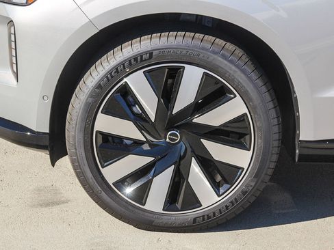 New 2025 Volvo EX90 Plus image 4