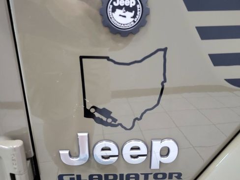 Used 2020 Jeep Gladiator Overland w/ Popular Equipment Package AWD/4WD image 23