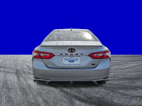 Used 2020 Toyota Camry SE FWD image 5