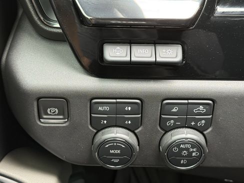 Used 2022 Chevrolet Silverado 1500 ZR2 w/ Technology Package image 23