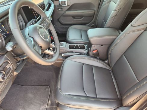 New 2025 Jeep Gladiator Sport image 9