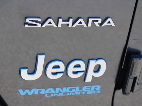 Used 2022 Jeep Wrangler Unlimited Sahara w/ Cold Weather Group AWD/4WD image 9
