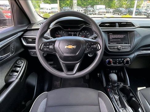Used 2023 Chevrolet TrailBlazer LT AWD/4WD image 17