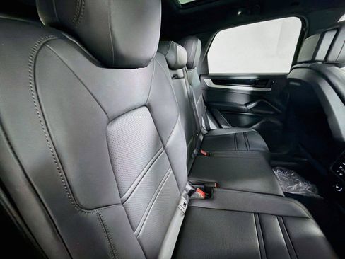 Certified 2026 Porsche Cayenne AWD/4WD image 27
