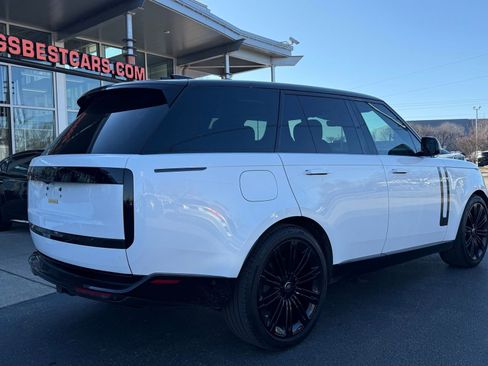 Used 2025 Land Rover Range Rover SE image 8