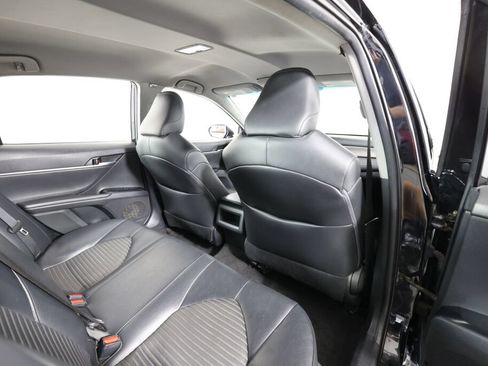 Used 2018 Toyota Camry SE FWD image 19