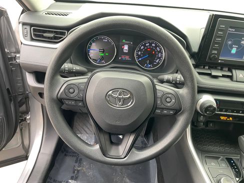 Used 2020 Toyota RAV4 XLE image 18