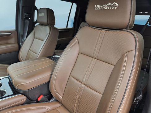 Used 2025 Chevrolet Suburban High Country RWD image 16