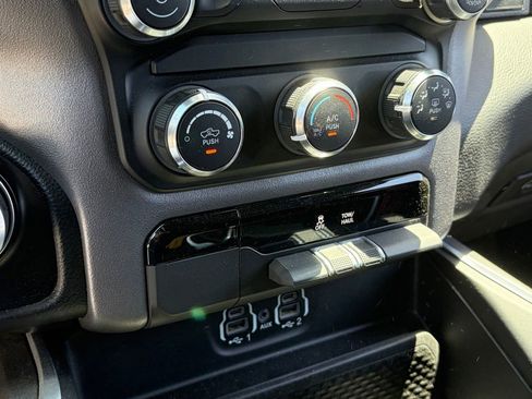 Used 2022 RAM 1500 Big Horn AWD/4WD image 9