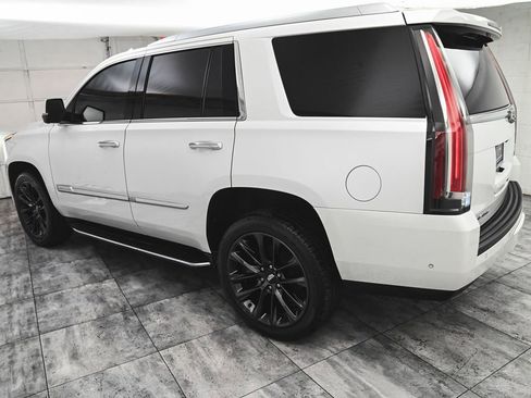 Used 2019 Cadillac Escalade Luxury image 4