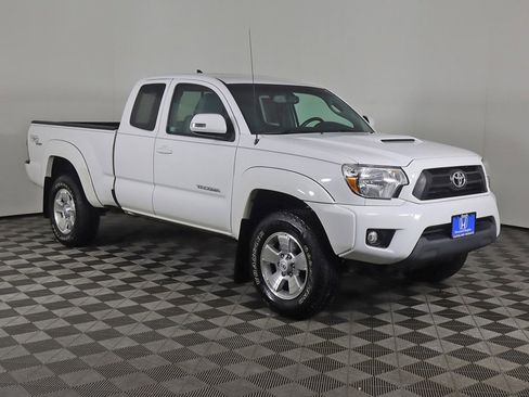 Used 2012 Toyota Tacoma PreRunner image 2
