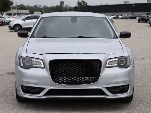 Used 2019 Chrysler 300 Touring w/ Sport Appearance Package RWD image 5