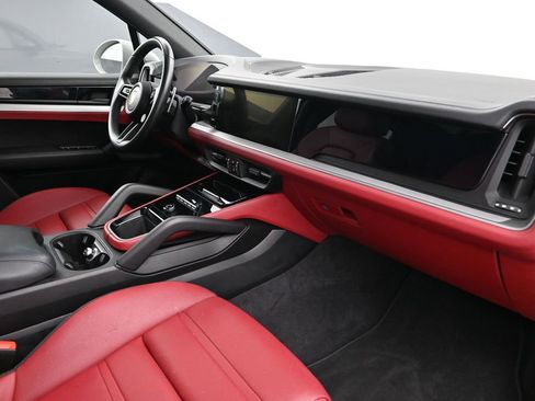 Certified 2024 Porsche Cayenne S image 13