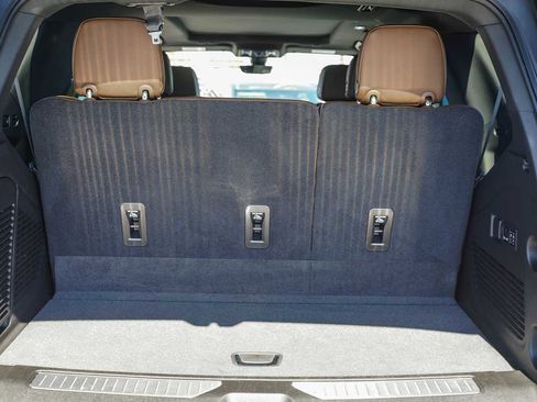 Used 2021 Chevrolet Tahoe High Country w/ Premium Package image 25