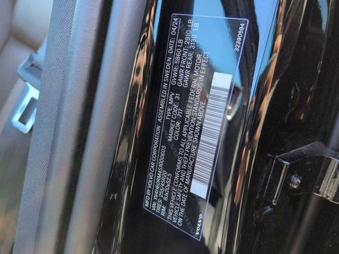 Used 2025 Volvo XC60 T8 Ultra image 37