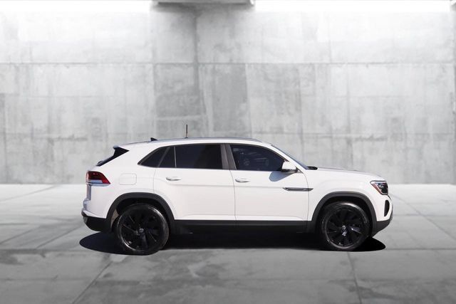 Used 2025 Volkswagen Atlas Cross Sport SE FWD image 5