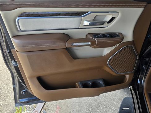 Used 2019 RAM 1500 Laramie AWD/4WD image 33