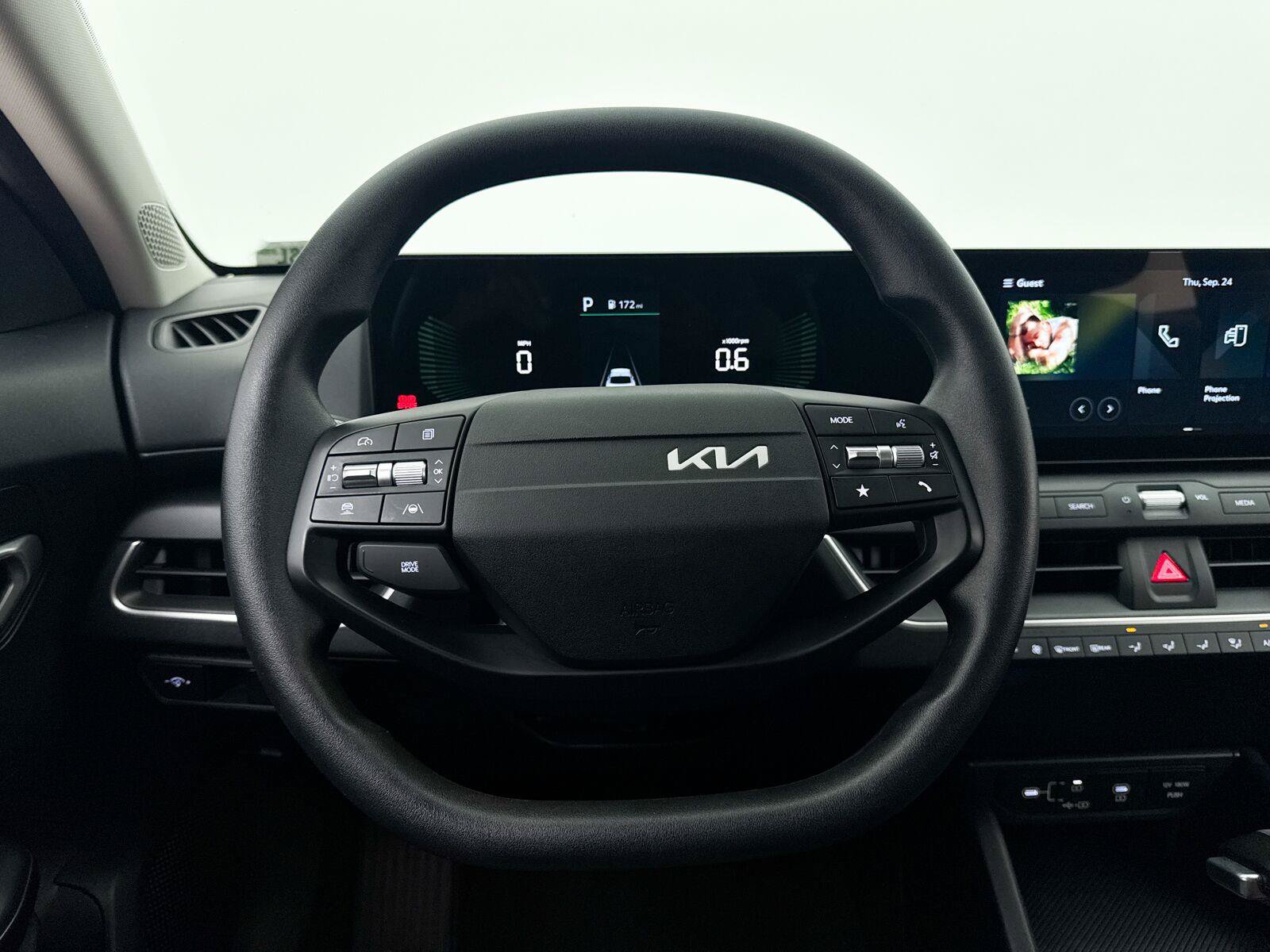 Used 2025 Kia K4 FWD image 3