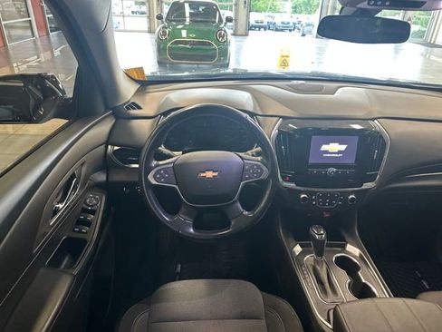Used 2020 Chevrolet Traverse LT FWD image 2