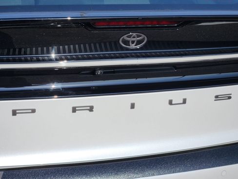 New 2026 Toyota Prius Plug-In Hybrid FWD image 11