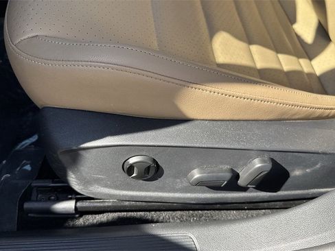 Used 2021 Volkswagen Jetta SE image 41