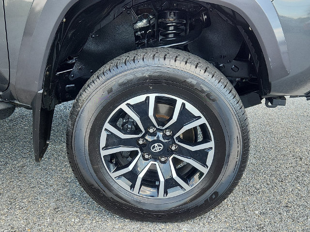Used 2022 Toyota Tacoma TRD Sport w/ Technology Package AWD/4WD image 8