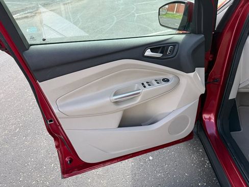 Used 2015 Ford Escape SE w/ Equipment Group 201A image 9