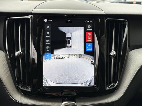 Certified 2025 Volvo XC60 B5 Plus image 25