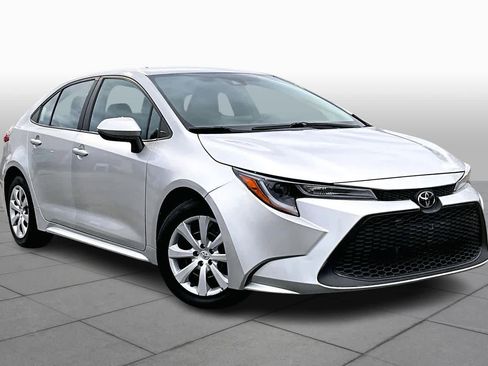 Used 2022 Toyota Corolla LE image 2