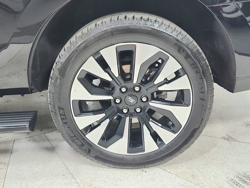 Used 2025 Ford Expedition Platinum w/ Driver's Package AWD/4WD image 53