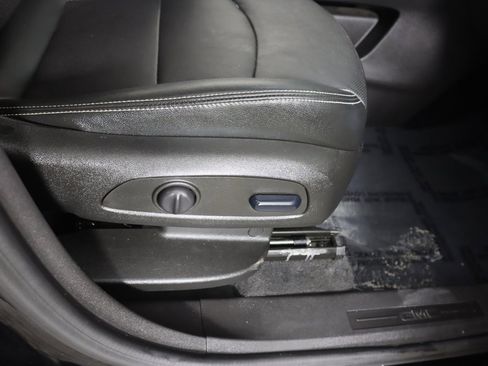 Used 2024 GMC Terrain SLT image 31