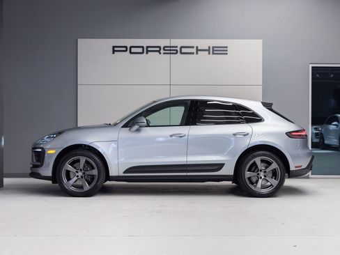 Certified 2026 Porsche Macan AWD/4WD image 2
