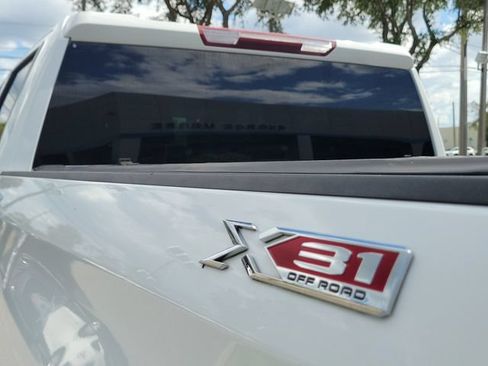 Used 2021 GMC Sierra 1500 Elevation w/ X31 Off-Road Package AWD/4WD image 10