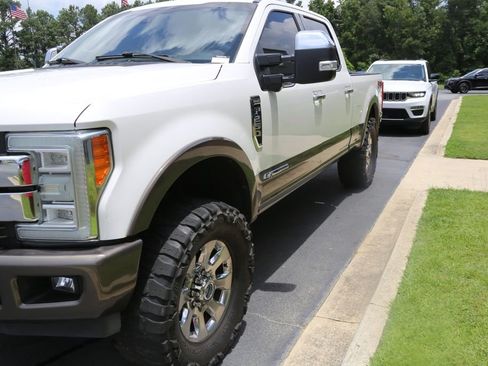 Used 2017 Ford F250 King Ranch w/ King Ranch Ultimate Package AWD/4WD image 4