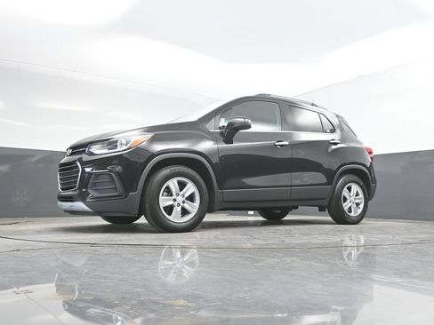 Used 2019 Chevrolet Trax LT w/ LT Convenience Package FWD image 39