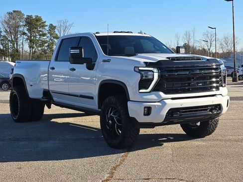 Used 2024 Chevrolet Silverado 3500 High Country w/ High Country Premium Package image 6