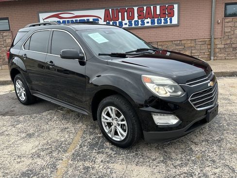 Used 2017 Chevrolet Equinox LT w/ Driver Confidence Package II AWD/4WD image 2