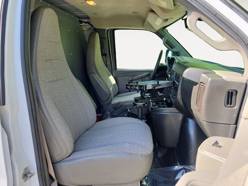 Used 2021 Chevrolet Express 2500 RWD image 15
