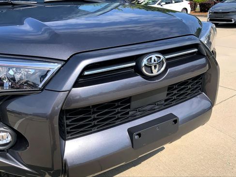 Used 2023 Toyota 4Runner SR5 AWD/4WD image 31