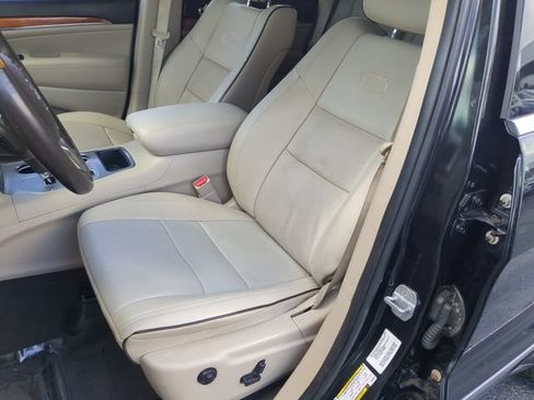 Used 2013 Jeep Grand Cherokee Overland RWD image 21