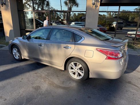 Used 2015 Nissan Altima 2.5 SV w/ Convenience Package image 3