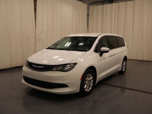 Certified 2023 Chrysler Voyager LX FWD image 6