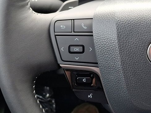 Used 2026 Toyota Camry Hybrid w/ Multimedia Upgrade Package image 21