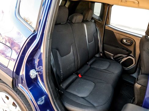 Used 2017 Jeep Renegade Latitude w/ Cold Weather Group image 31