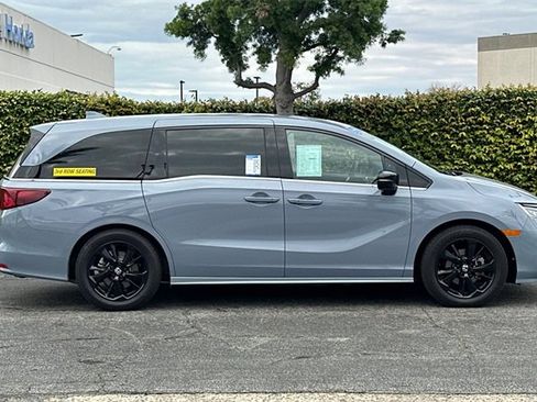 Certified 2023 Honda Odyssey Sport image 3